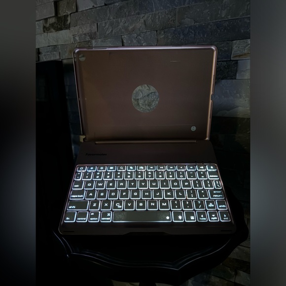 Favormates iPad Keyboard notebook fits 9.25x6.25 RoseGold, Light Up Keyboard. - Picture 3 of 7